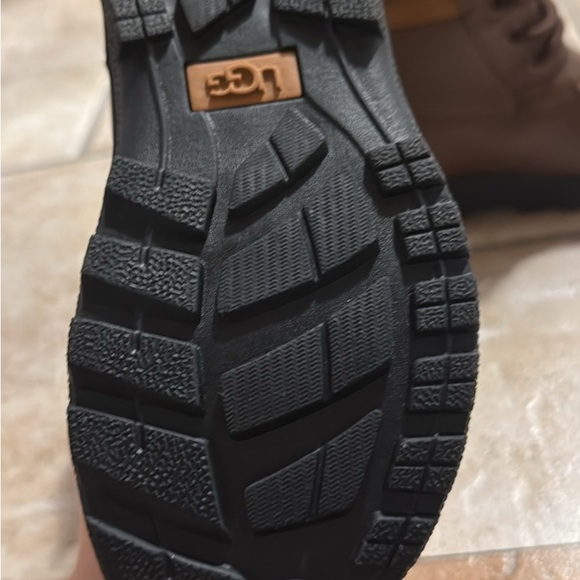 Ugg new - Picture 3 of 4